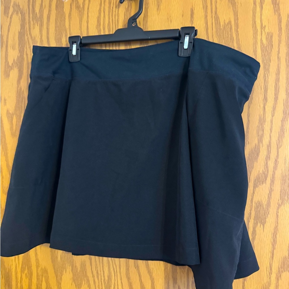 Lands End Skort Size 2X 20W-22W Color Black. Black Shorts Under, Skirt.